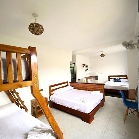 Whale House Hotel Puerto López الغرفة الصورة