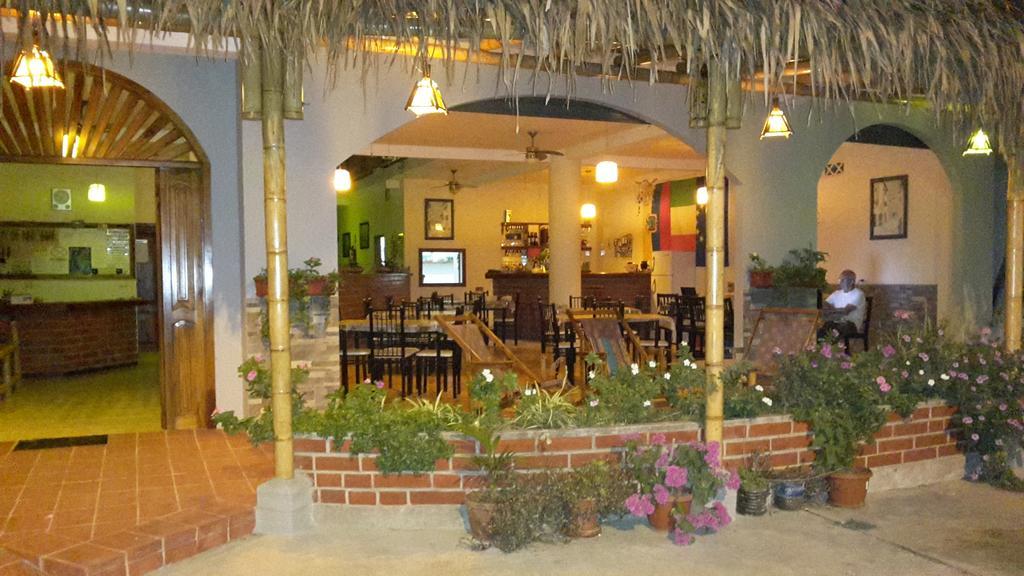 Whale House Hotel Puerto López المظهر الخارجي الصورة